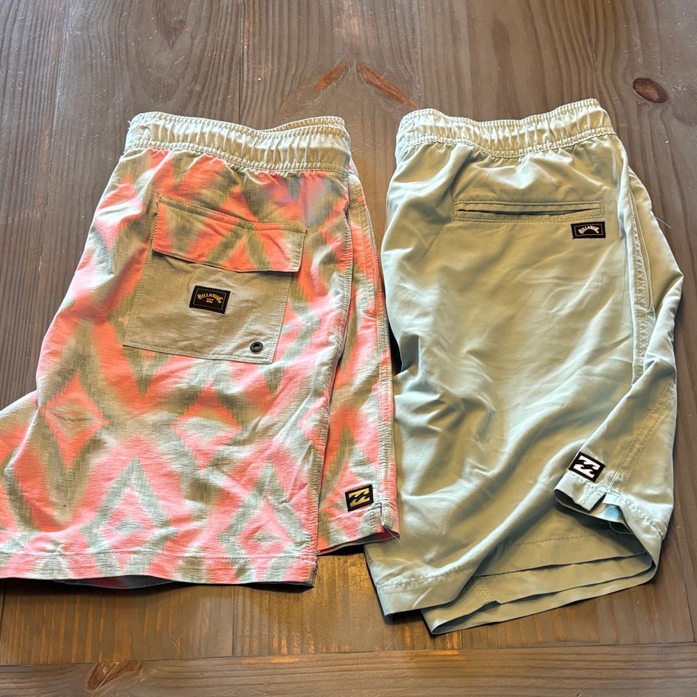 Billabong Men's Shorts - Green and Coral Pattern